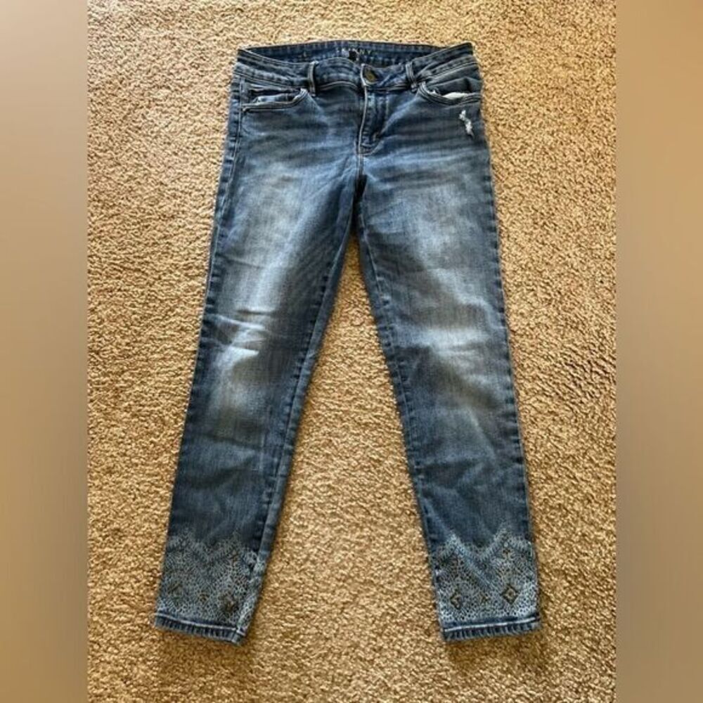 White House Black Market Embroidered‎ Ankle Jeans Medium Wash Distressed Size 4